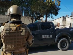 Tensión en Villa El Libertador: detuvieron a una mujer que se atrincheró con niños