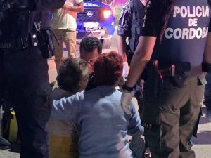 Allanaron un edificio abandonado en Bv. San Juan y Calasanz tras un video viral de un menor en la cornisa