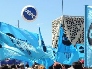 Llaryora intenta destrabar el conflicto docente y pide suspender el paro de 48 horas