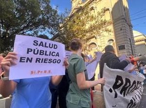 Residentes del Hospital de Clínicas de Córdoba paran durante cinco días por reclamo salarial