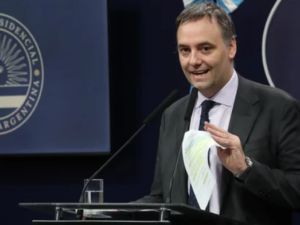 Caso Adorni: la inmobiliaria sostuvo que el departamento valía más que el precio de venta