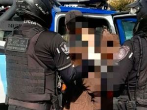 Detuvieron a un hombre de 39 años que exhibía sus genitales y amenazó a la Policía