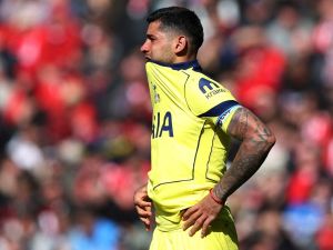 “Cuti” Romero salió lesionado en Tottenham y preocupa a la Selección Argentina
