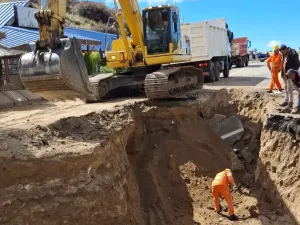 Camino de las Altas Cumbres: Habilitado en media calzada tras arreglar un socavón