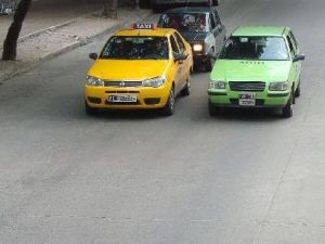 Nuevos valores rigen en la tarifa de taxis y remises con aumento de hasta el 27% en Córdoba