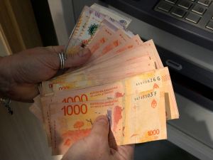 Estafa sin piedad: una hija le robaba dinero de la pensión a su madre con discapacidad