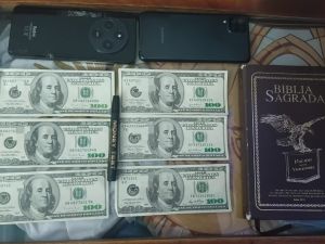 Detienen a dos hombres con 600 dólares falsos en barrio General Paz