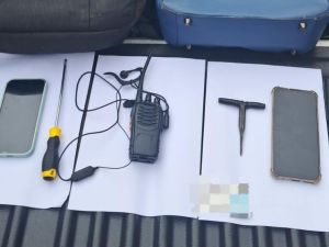 Dos hombres fueron detenidos tras intentar abrir un auto estacionado en la vía pública