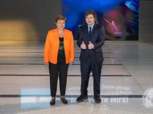 Acuerdo con el FMI: Argentina negocia un préstamo por USD 20.000 millones