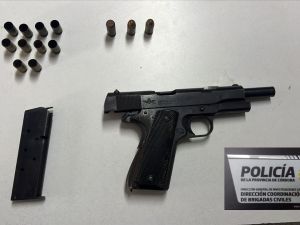 Operativos simultáneos: detienen a un hombre y secuestran armas en Córdoba