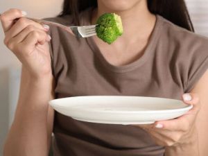 Trastornos alimentarios: advierten que ya afectan desde la niñez hasta la adultez