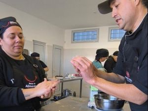Córdoba: lanzan un programa de formación en auxiliar gastronómico para referentes de merenderos y comedores