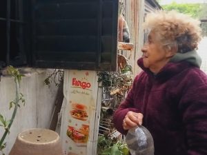 Voraz incendio en un merendero de barrio SEP: destruyó vehículos y causó importantes daños