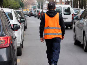 Los “naranjitas” podrían pasar a ser constatadores con uniforme marrón y pagos mediante QR