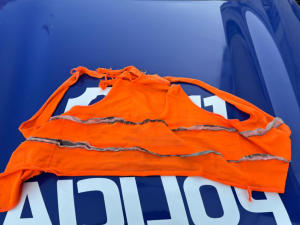 Dos cuidacoches fueron detenidos por romper el auto de un automovilista que se negó a pagarles