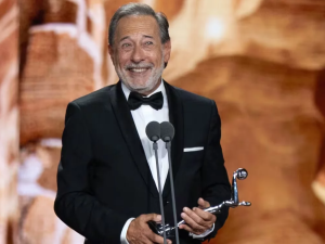 Guillermo Francella recibió el Premio Platino de Honor en una emotiva gala