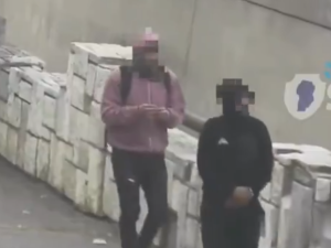 Detuvieron a dos hombres tras un robo y una fuga en moto por barrios de la ciudad