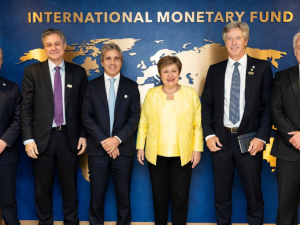 El FMI aprobó la segunda revisión y enviará US$1000 millones más a la Argentina