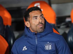 Carlos Tevez deja de ser el técnico de Talleres tras la eliminación en el clásico