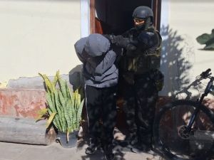 Cayó un vendedor de droga con antecedentes tras un allanamiento en Cruz del Eje