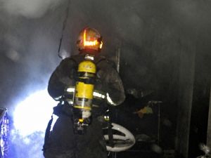 Se incendio un comercio de barrio Autódromo y un joven resultó herido