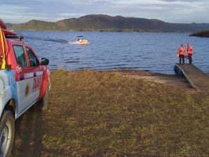 Rescate en Los Molinos: salvan a cinco pescadores tras hundirse su balsa