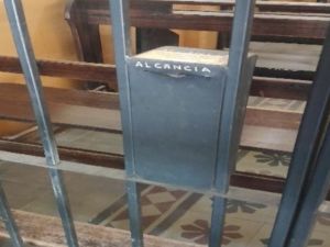Un hombre intentó robar una iglesia en San Marcos Sierras y amenazó a policías con un cuchillo