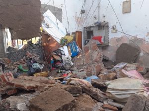 Derrumbe en una vivienda dejó a una joven atrapada y fue rescatada durante la madrugada