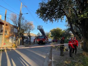 Un hombre murió tras sufrir una fuerte descarga eléctrica en la vía pública