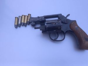 Detuvieron en Alta Córdoba a un joven que llevaba un arma cargada