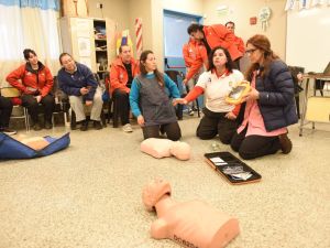Primeros auxilios para educadores y no docentes de escuelas municipales: capacitación clave para salvar vidas