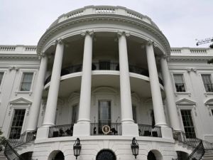 Tiroteo en Washington: el Servicio Secreto baleó a un hombre armado en la vía pública