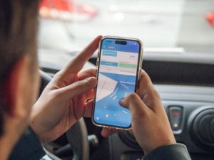 Estacionamiento medido: eximen del pago a residentes y personas con discapacidad