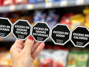 El Gobierno busca derogar la ley de etiquetado frontal y abre un fuerte debate público