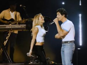 Sorpresa total en el Movistar Arena: Tini Stoessel se sumó al show de los Jonas Brothers
