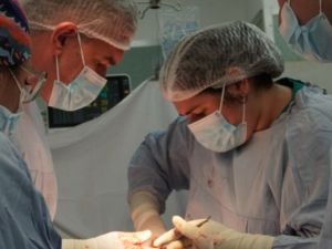 Médicos del Hospital de Urgencias salvaron la vida de una adolescente con una compleja intervención