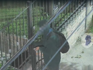 Lo captaron las cámaras del 911 robando e intentando ingresar a otra casa: terminó detenido