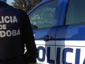 Detuvieron a un cuidacoches en Alberdi tras un violento cruce con policías