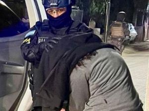 Córdoba: operativo antidrogas en Villa La Tela terminó con un búnker cerrado y cuatro detenidos