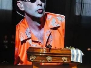 Cerró el velatorio del Indio Solari tras una despedida masiva y emotiva
