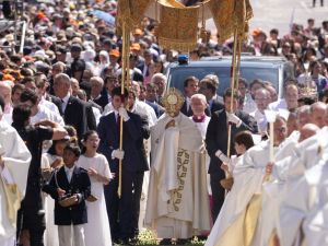 León XIV encabezó una multitudinaria misa en Madrid ante miles de fieles católicos