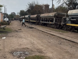 Un menor fue hospitalizado luego del descarrilamiento de un tren de carga