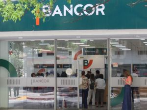 Ordenan limitar descuentos bancarios sobre sueldos de empleados públicos