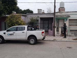 Allanaron la casa de los jóvenes que lavaron el auto vinculado a la investigación por Agostina Vega