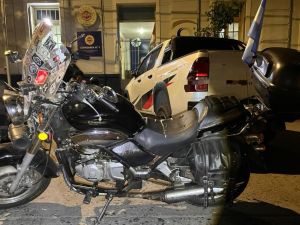 Recuperaron una motocicleta robada y detuvieron a tres personas en Villa El Nylon