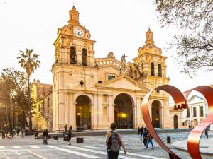 Clima en Córdoba: lunes fresco, nublado y con alta humedad durante el día