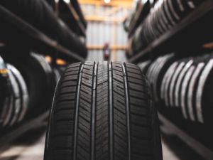 La empresa de neumáticos Pirelli frena su producción en Merlo y anticipa suspensiones laborales