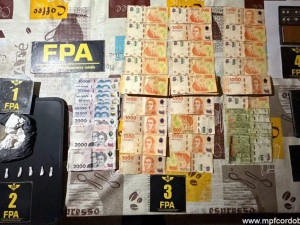 Desmantelaron un punto de venta de drogas y secuestraron más de 900 dosis de cocaína: un detenido