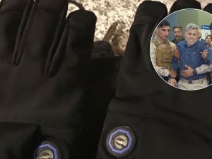 Presentaron nuevo equipamiento policial y Quinteros probó en vivo un guante eléctrico