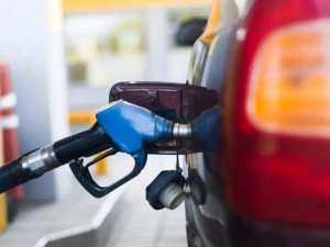 Aumenta la nafta este jueves: el Gobierno autorizó el ajuste de impuestos